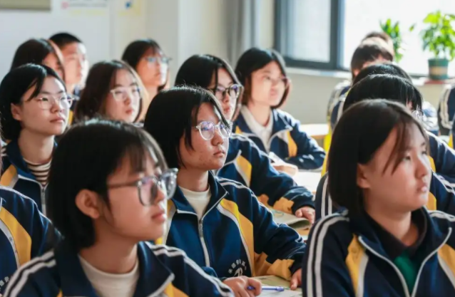 努力模拟教师的启发式教育引导学生参与推理考虑和验证 努力模拟教师的启发式教育引导学生参与推理考虑和验证