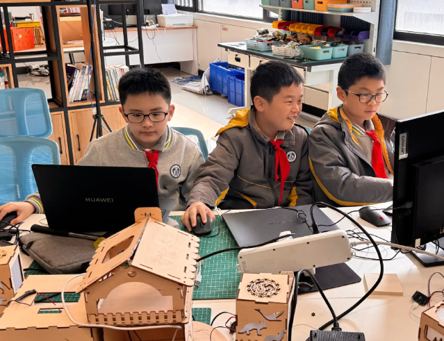 体验课让学生能够进一步理解他初步感知到的东西背后的道理 体验课让学生能够进一步理解他初步感知到的东西背后的道理