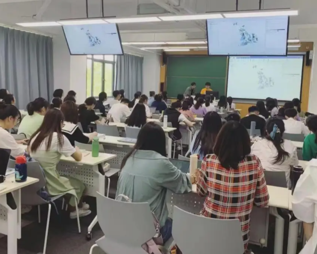 校园全面开放中心讲堂每一间教室都是实在产生的“学习场”