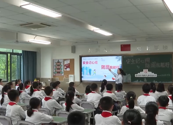 安全防备校园还结合山路高低的特点编制朗朗上口的顺口溜